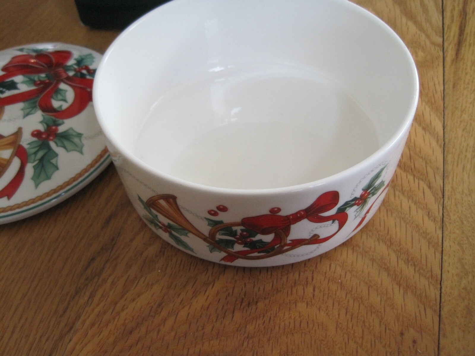 Mikasa Christmas Round Covered Box