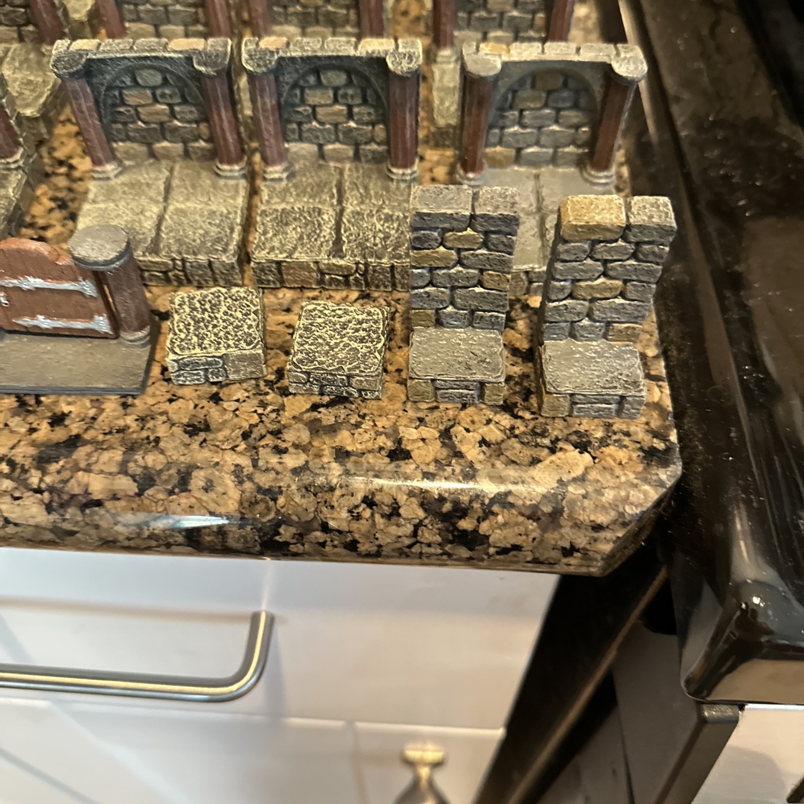 Dwarven Forge Vaulted Dungeon, Core Set Factory Painted ￼