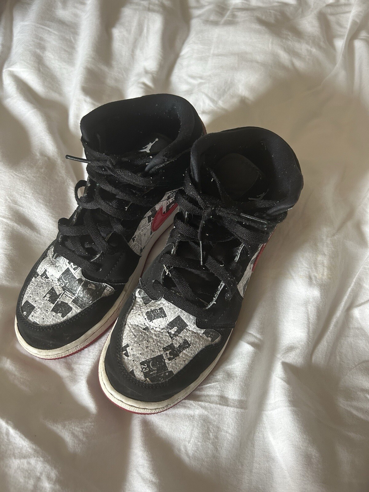 Nike mid SE Newspaper 7Y