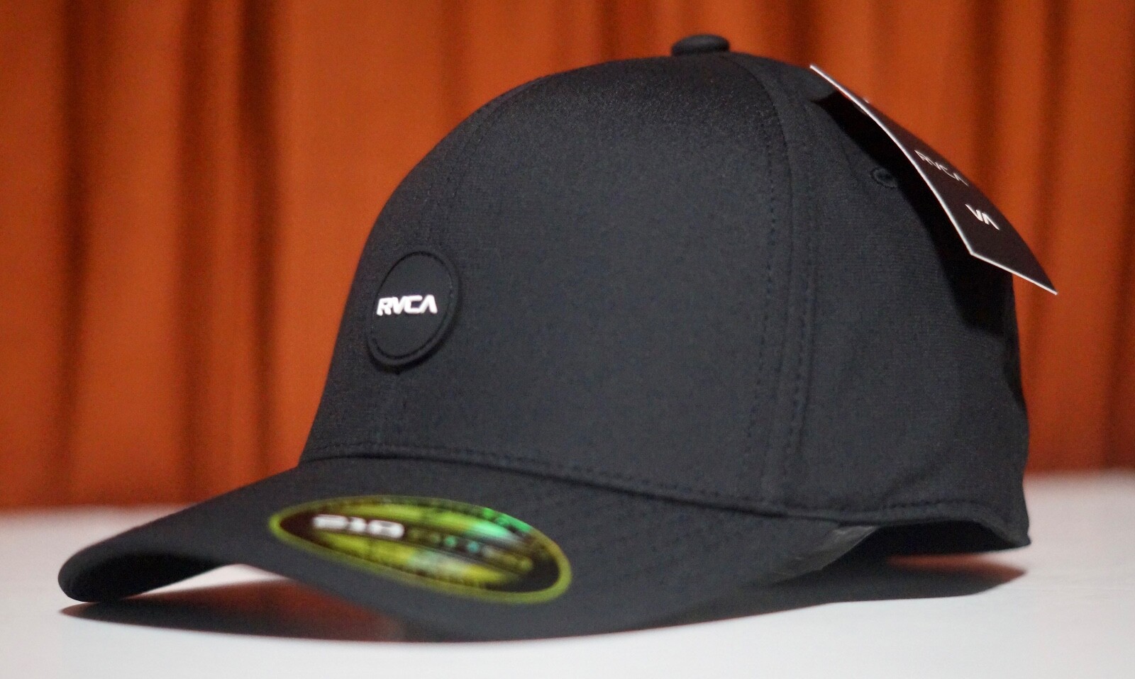 New RVCA Seasons Curved Brim MID FIT Flexfit Hat  Black RHTRVC-103