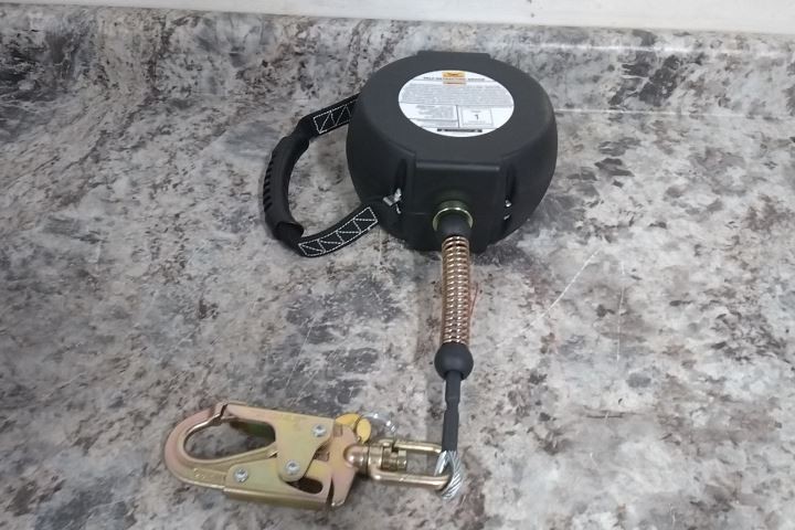 Condor 22RT98 20 Ft L 310 Lb Weight Cap Self-Retracting Lifeline