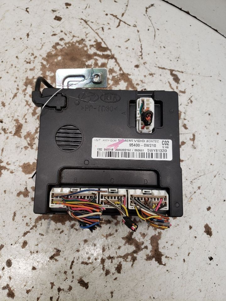 2007 Hyundai Santa Fe Body Control Module BCM Center Dash Thru OEM 1413769