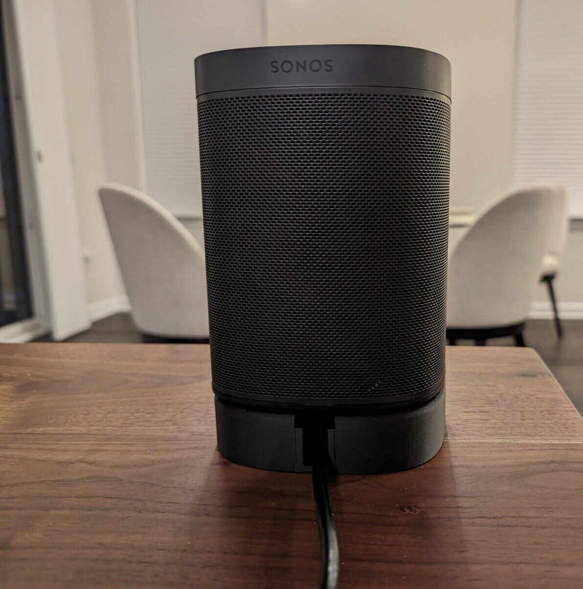 Sonos One/One SL/ PLAY:1 Front Cable Routing Base for Sofas and More - Black