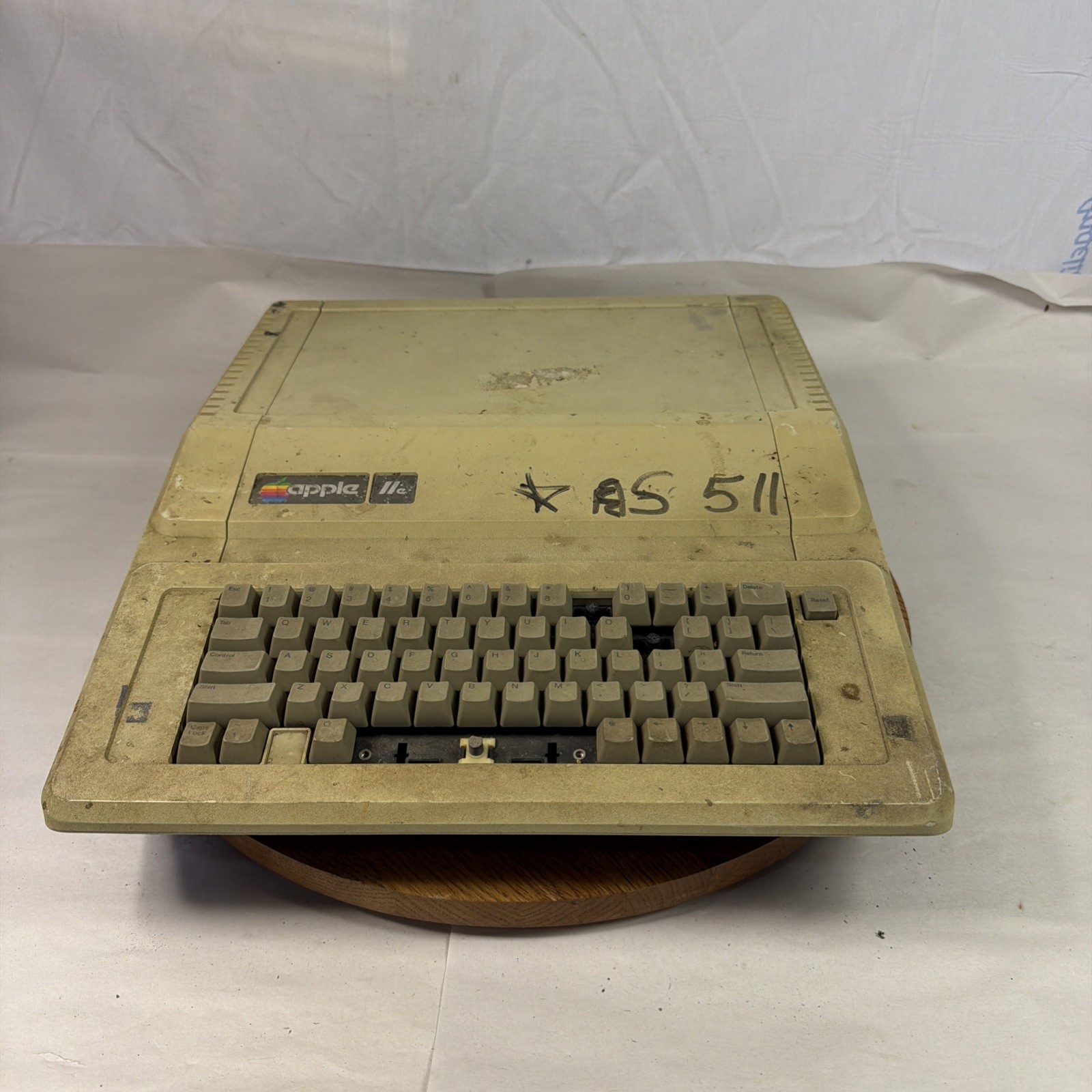 Vintage Apple lle Computer  - As It Is