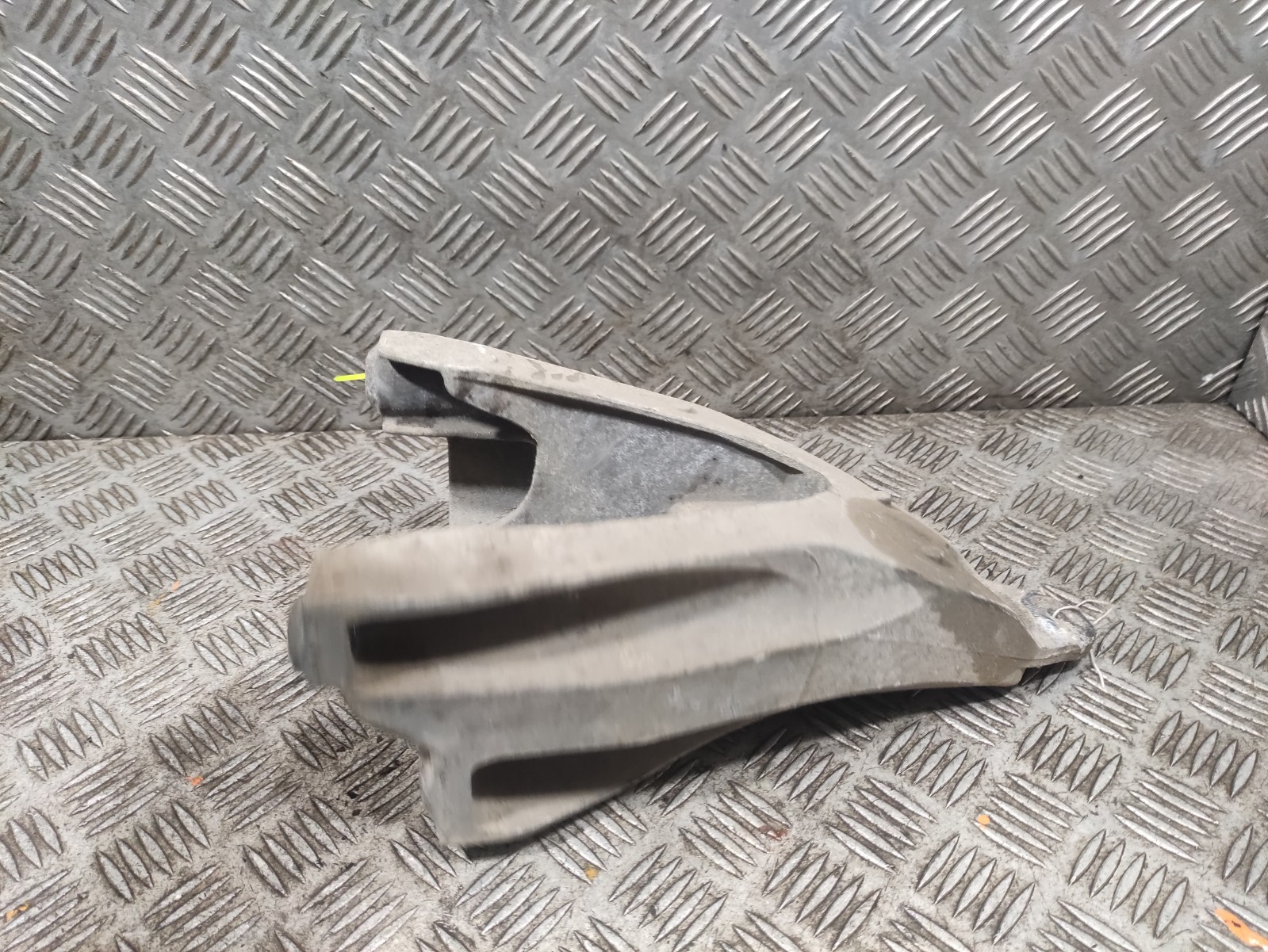 VW Transporter T5.1 Engine Mount Rear 7E0199370 D320