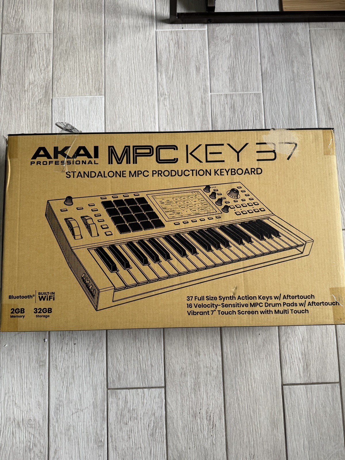 Akai Professional MPC Key 37 Standalone Sampling Workstation Near Mint