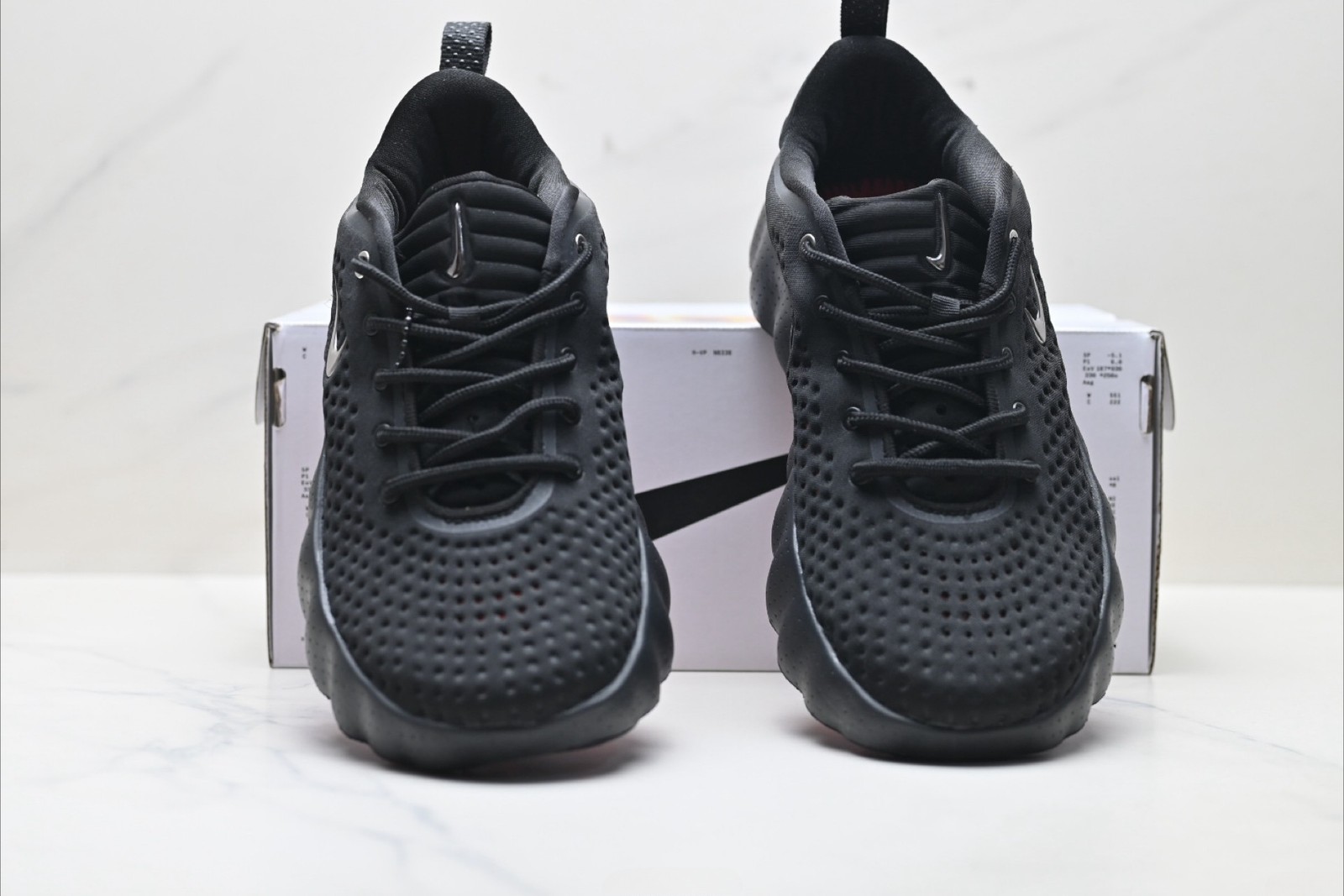 Mind 002 Black Hyper Crimson HQ4308-001