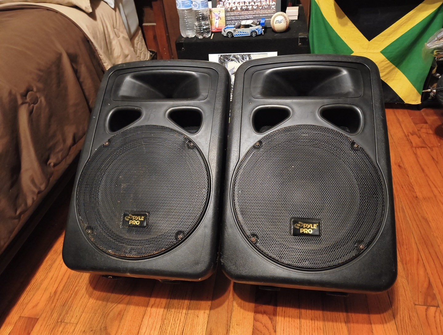 pyle pro speakers With Stands