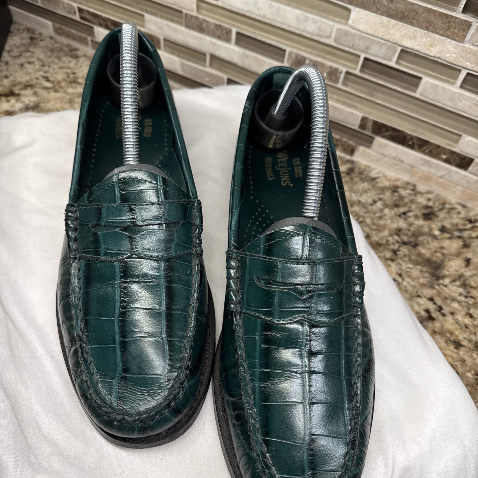 GH Bass Weejuns Whitney -Green Croc Leather Penny Loafers.. Size 9 Women’s