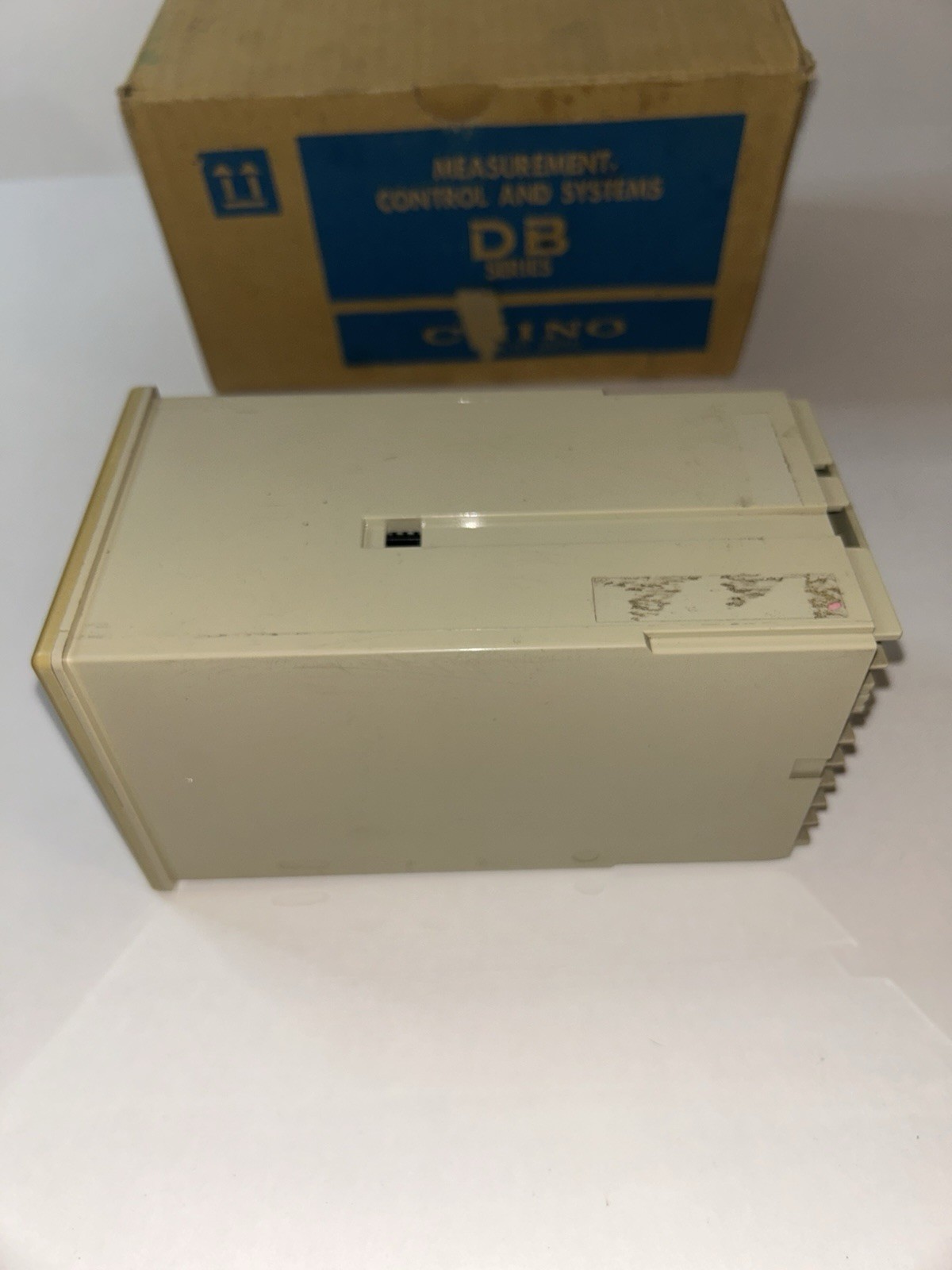 CHINO MODEL DB Temperature Controller DB
