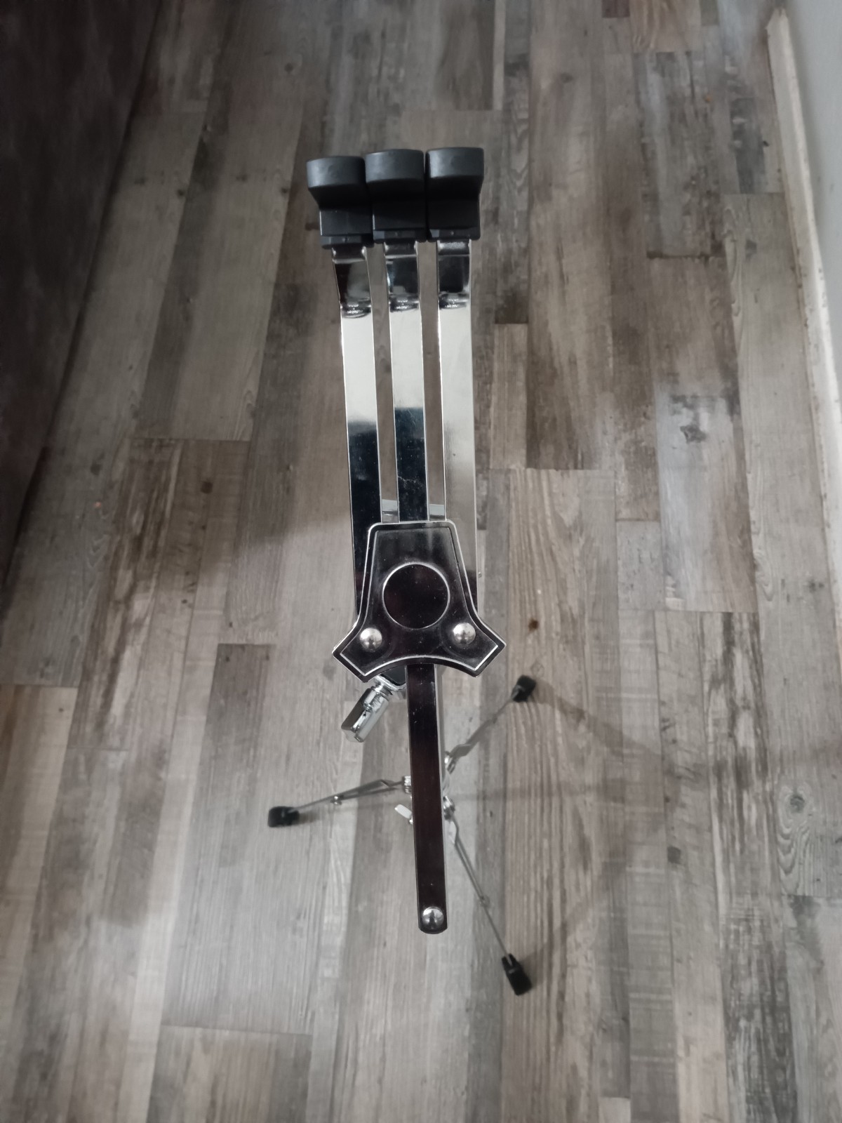 Snare drum stand. Light-medium duty. Excellent condition.