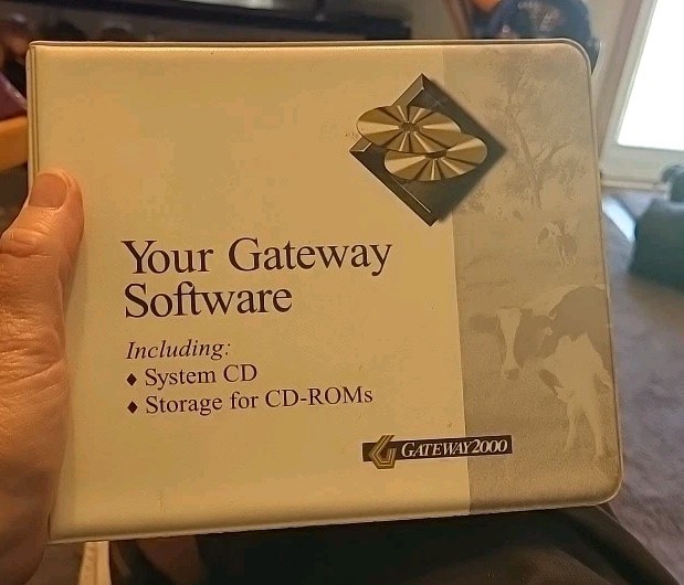 Vintage Gateway Computer Software Storage Binder With CDs Windows 95 Encarta 98