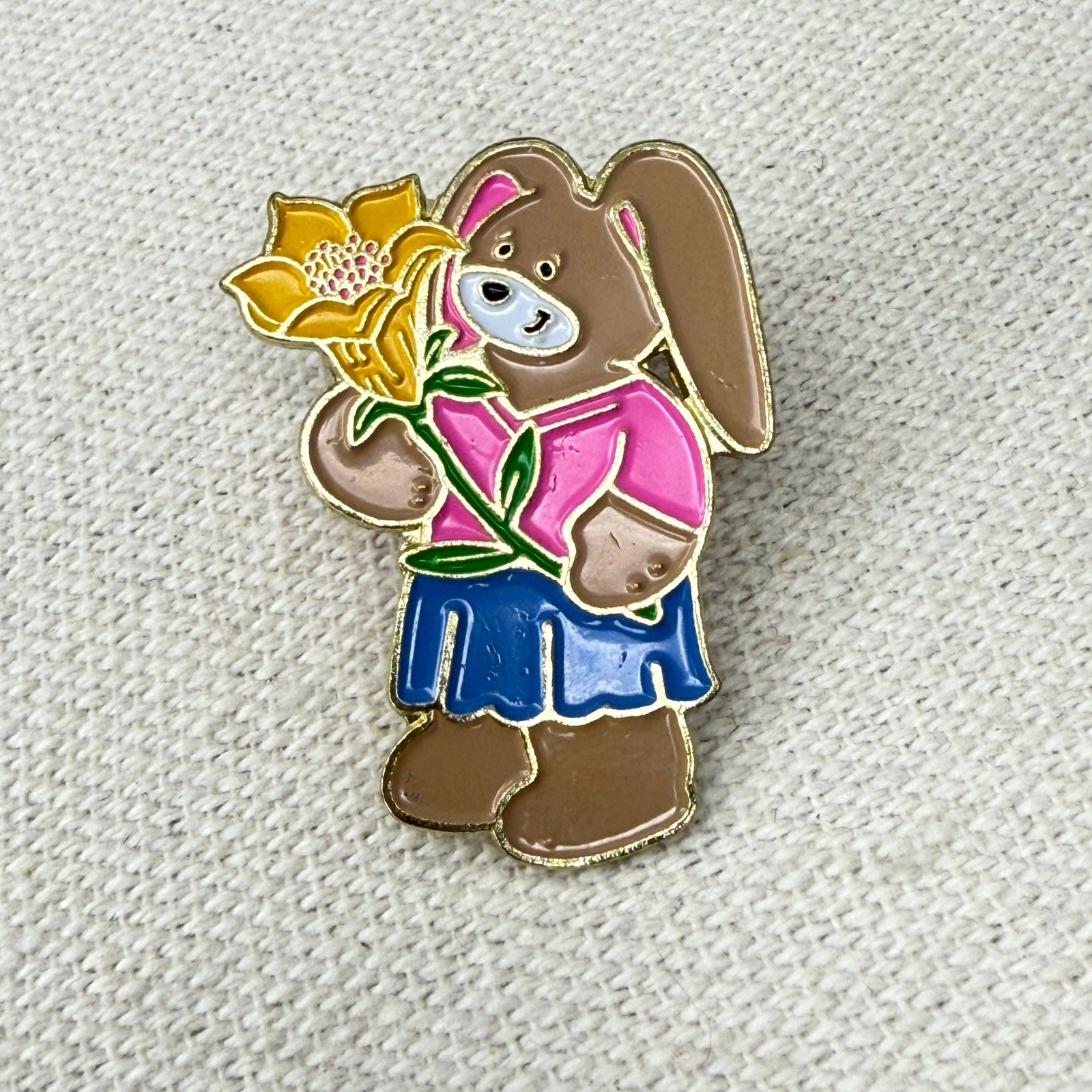 Build a Bear Workshop 2007 Enamel Pin Bunny Girl Flower Gold Tone
