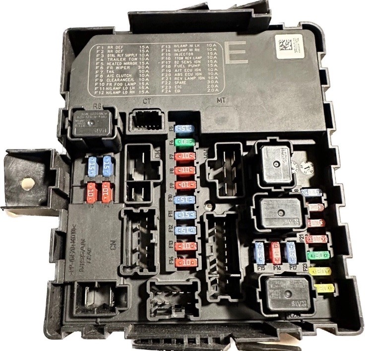 GENUINE NISSAN PATHFINDER ENGINE FUSE BOX RELAY BLOCK PANEL OEM 284B7-ZE03B (E)