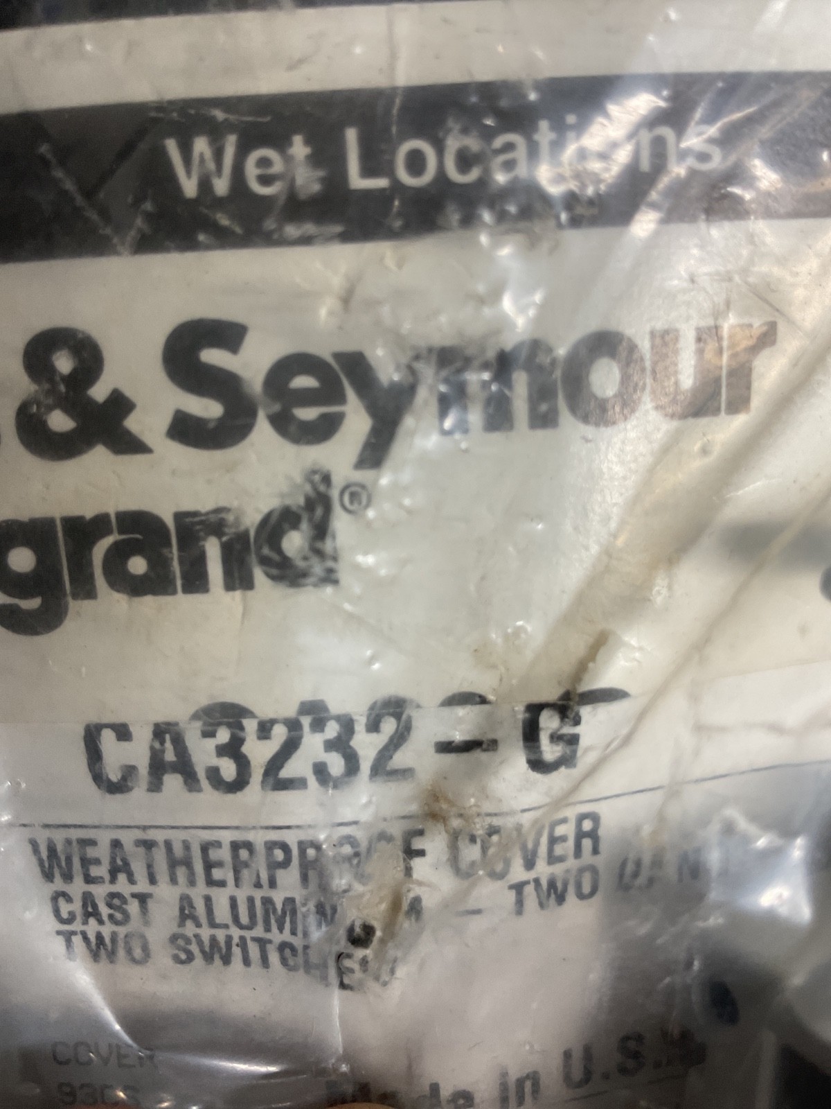 Pass & Seymour Legrand, CA3232-G, 15A, 120V, Weatherproof Cover #121N56