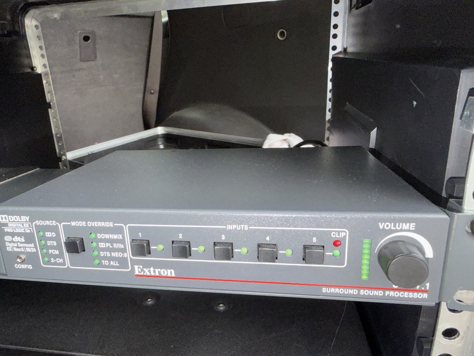 QSC RMX 2450 Power Amplifier + Extron SSP 7.1 Processor w/ SKB Rack Case