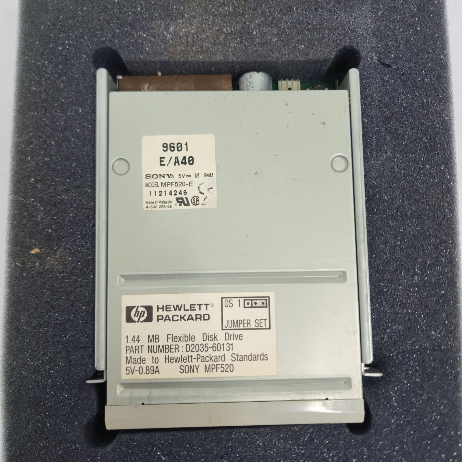 Sony MPF520‑E 1.44MB Internal 3.5" Floppy Disk Drive HP D2035‑60131