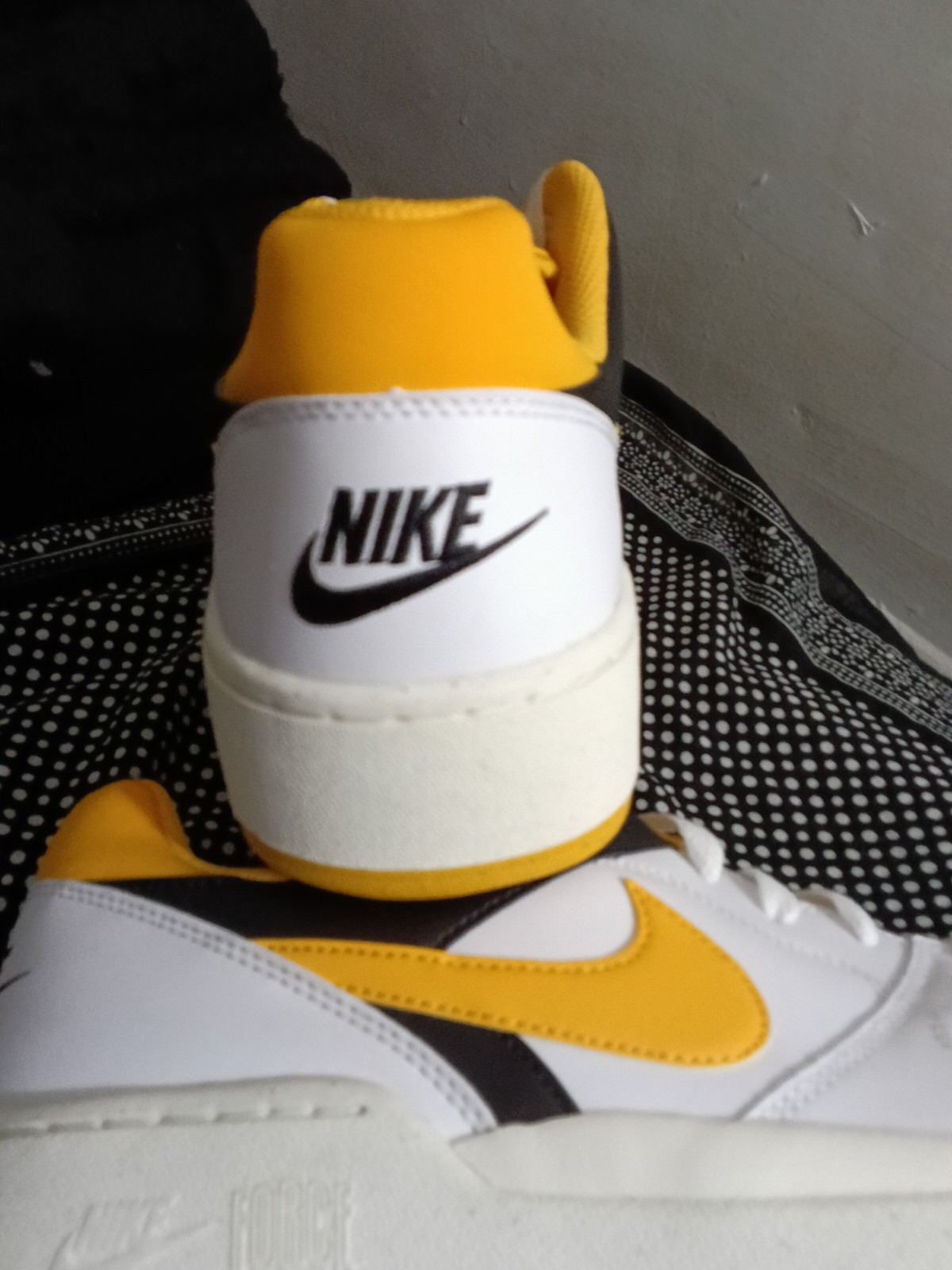 Nike Full Force Low White University Gold Size 12