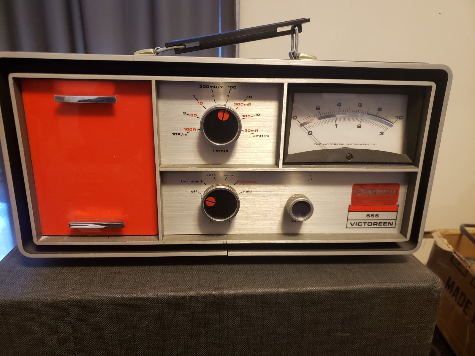 Vintage Victoreen 555 radiation rate meter