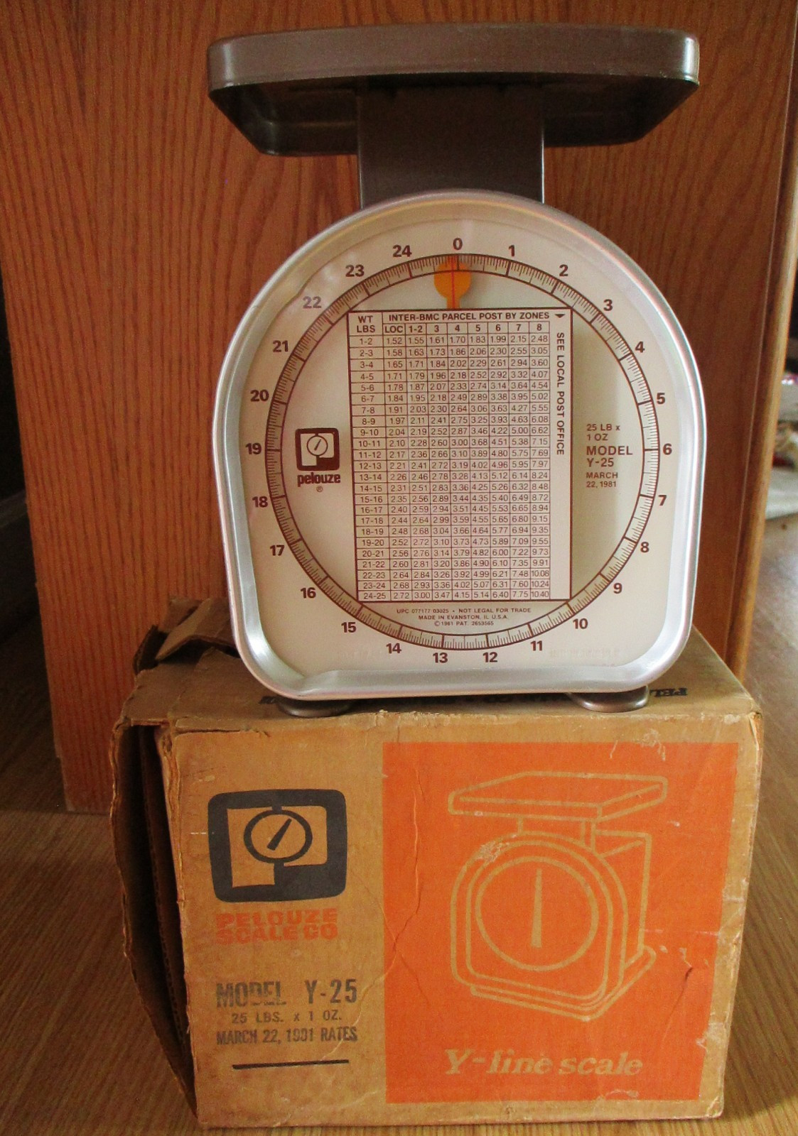 Vintage Pelouze Y-25  Postal Shipping Scale 25 lb Capacity Mechanical 1981