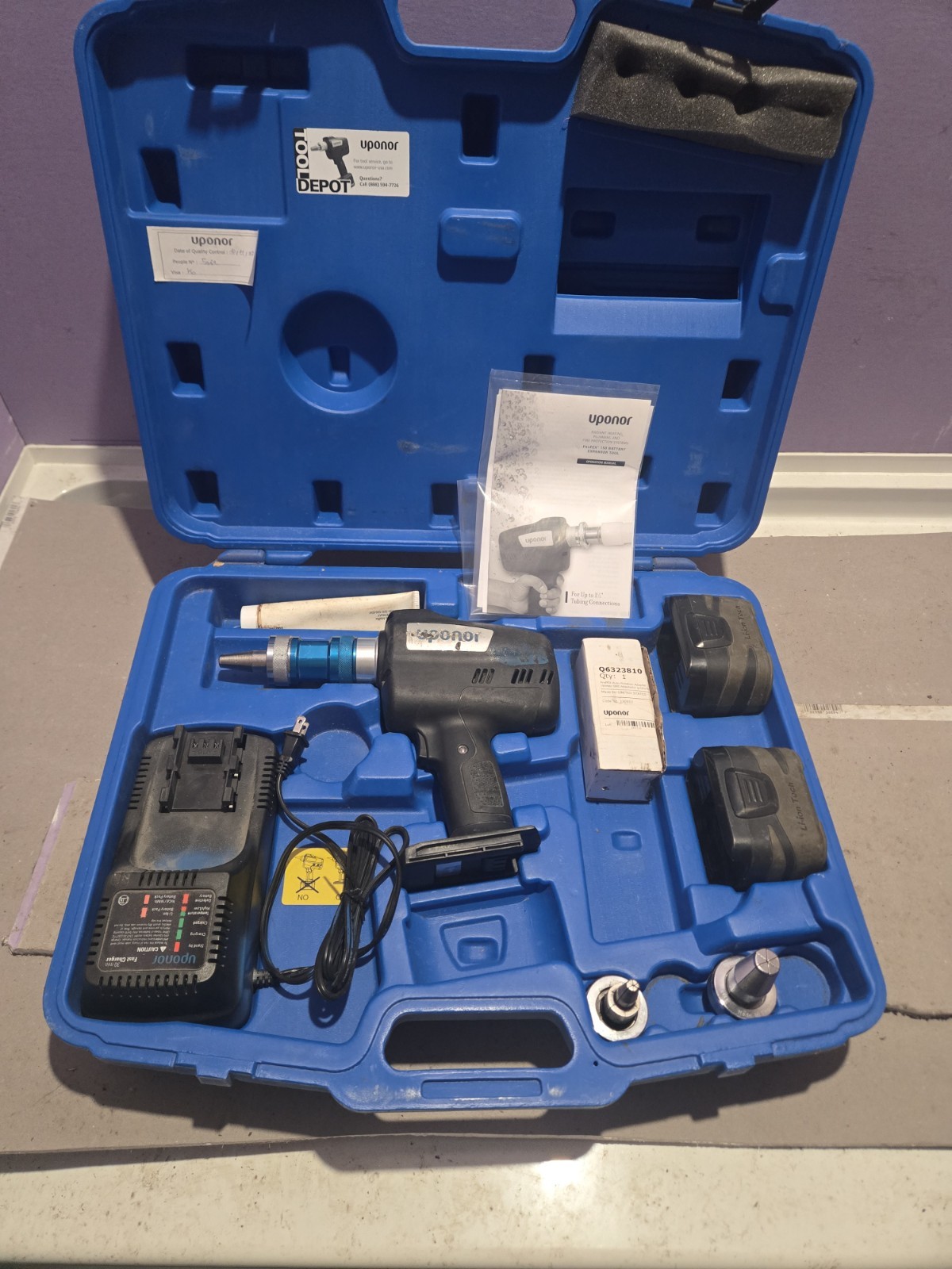 Uponor ProPex 150 Lithium Battery Expander Tool 2 Batteries /3 Jaws Used