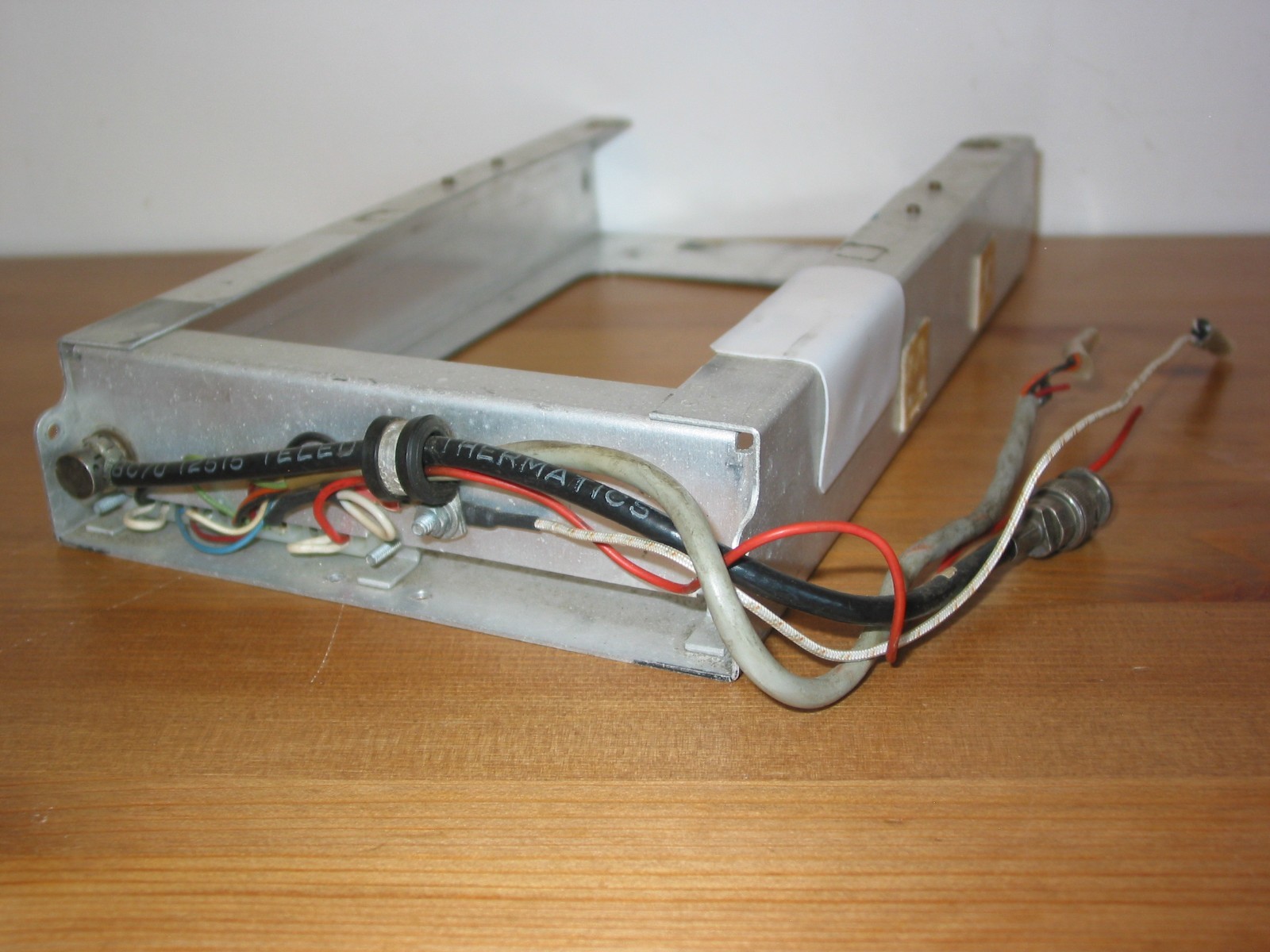NARCO COM-120 RADIO TRAY COMPLETE WITH CONNECTOR !! GOOD WORCING COM 120 RACK !!