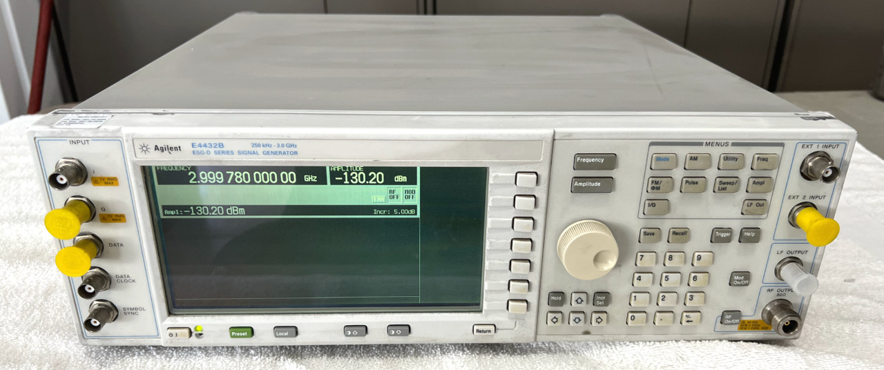 HP E4432B ESG-D Series Signal Generator 250kHz-3.0GHz OPT: IE5 UN5 UN8 UN9 UND