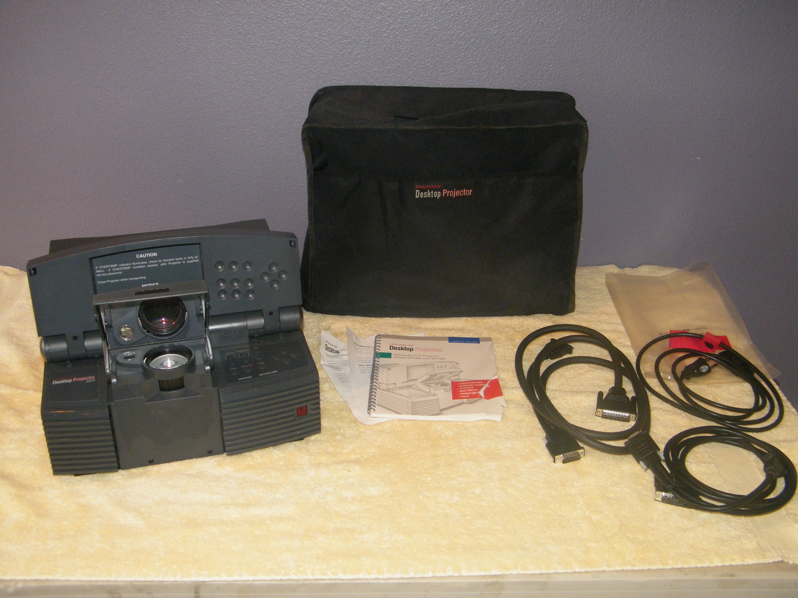 PROXIMA DESKTOP MULTIMEDIA LCD VIDEO PROJECTOR MODEL 2810 / CASE & NEW BULBS!