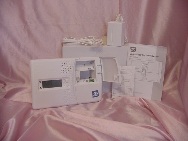 X10 SUPERVISED SECURITY SYSTEM VOICE DIALER CONSOLE MODEL SC1200 SC12A IN BOX
