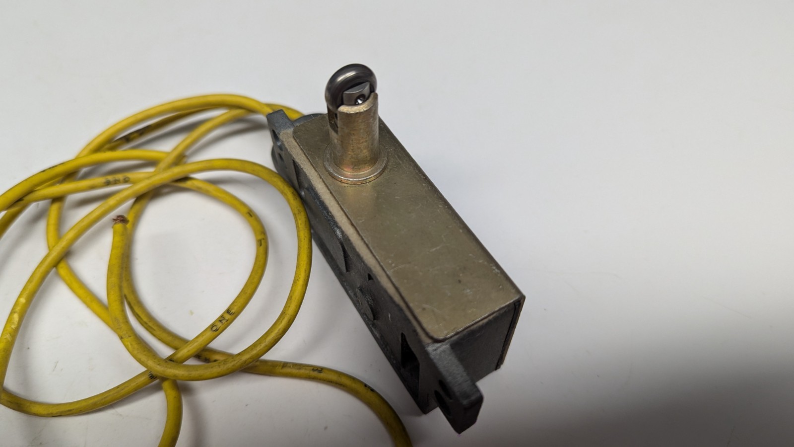 Used Honeywell 15 amp Microswitch, BZLN-RHBN6