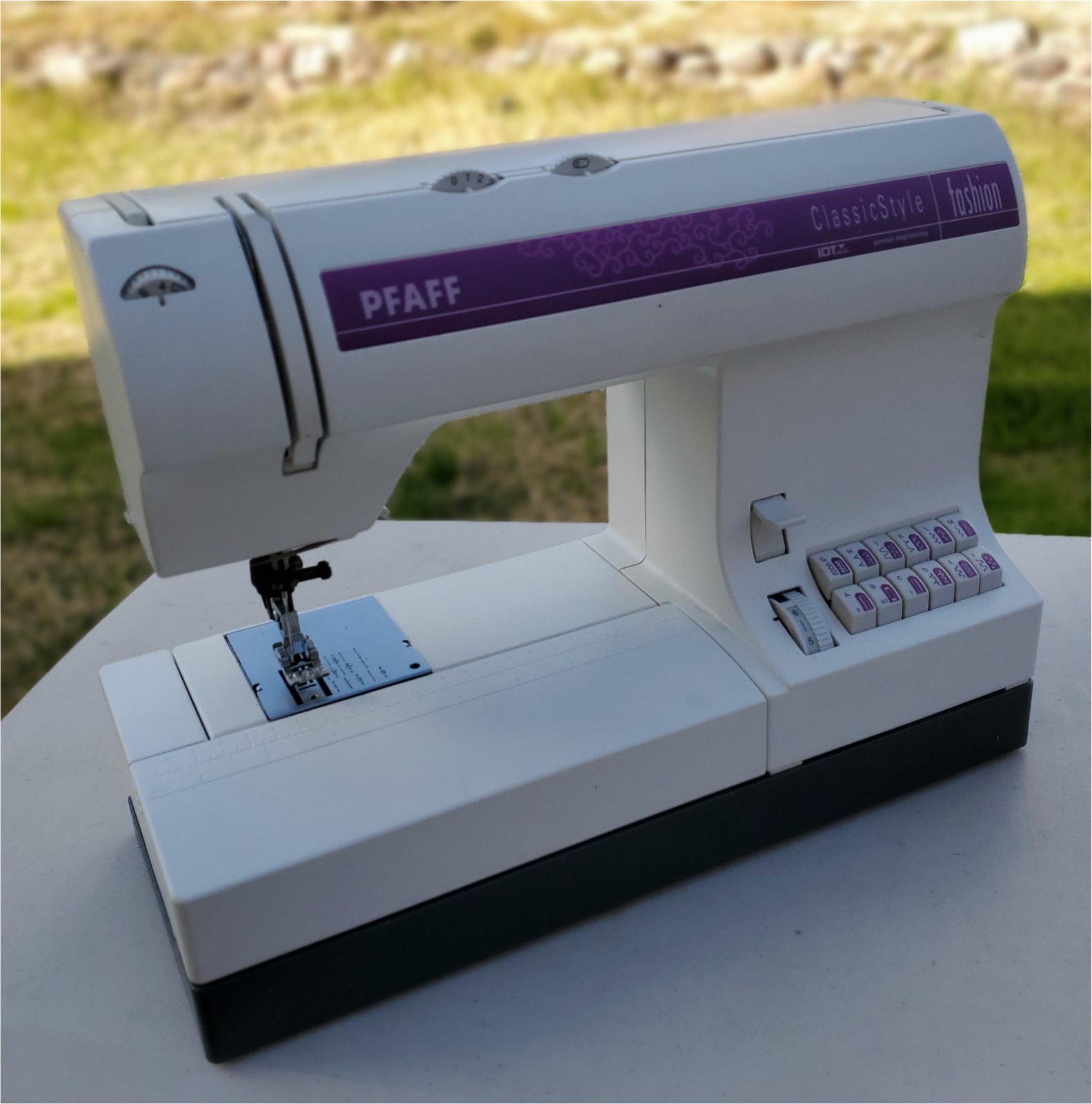 FOR PARTS OR REPAIR PFAFF MODEL 1523