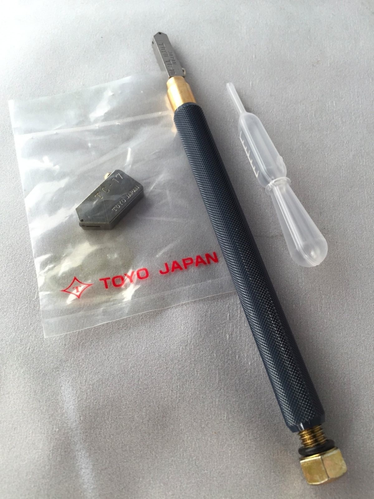 TOYO Stained Glass Cutter (Pattern) & Cutter Replacement Wide Head (Toyo TC-17)