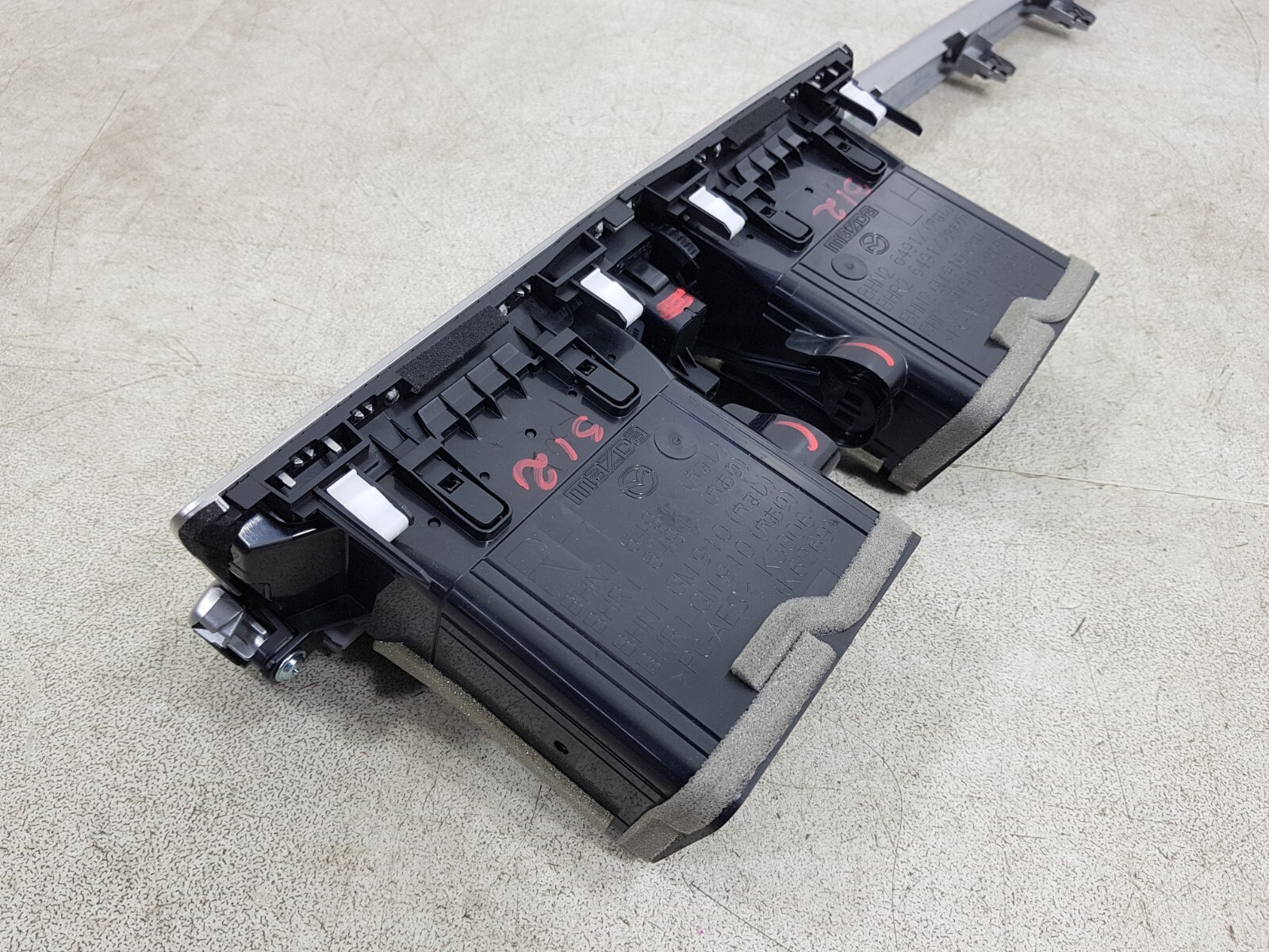 MAZDA 3 MK3 BN 17-18 DASHBOARD AIR VENT & TRIM SET