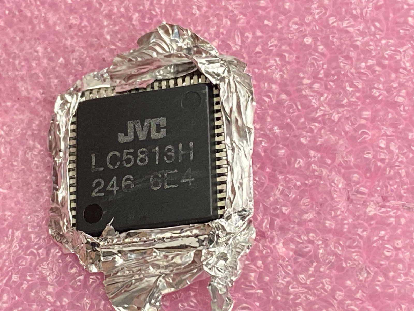JVC LC5813H246 microcontroller 4-bit MROM integrated Circuit SOIC64