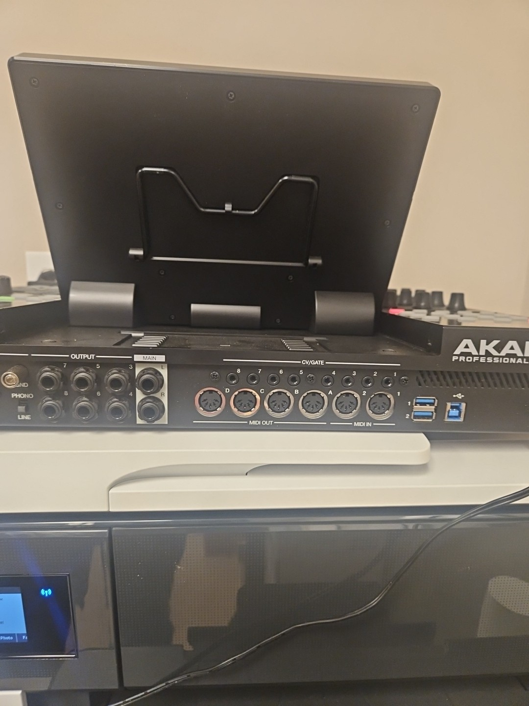 Akai Professional MPC-X Standalone Sampler and Sequencer-USED COND--sw2