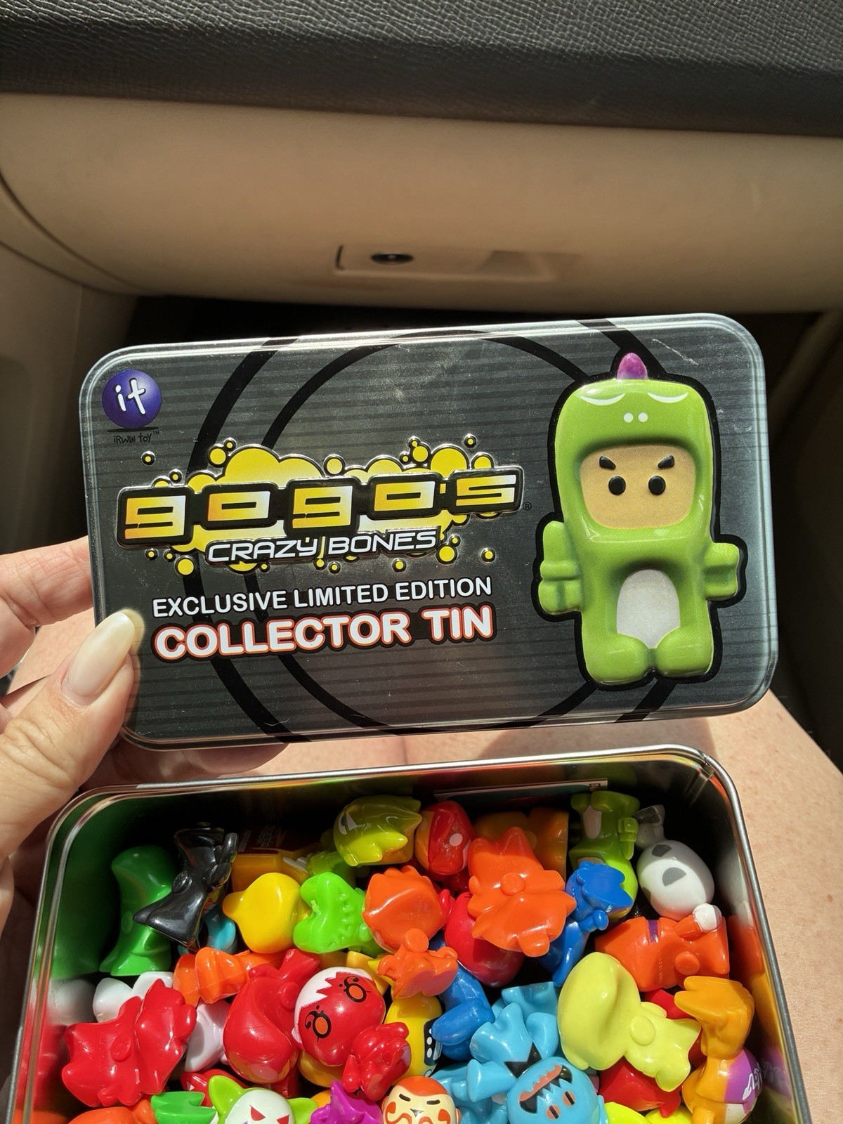 Gogo's Crazy Bones Limited Edition Collector Tin with 20 Figures Mixed Series