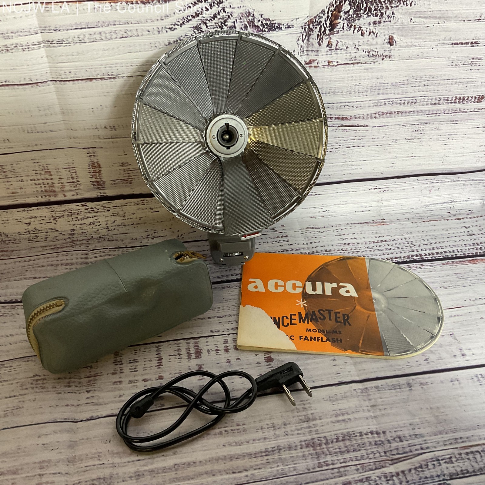 VTG. ACCURA Bouncemaster Fanflash Camera Flash with Case