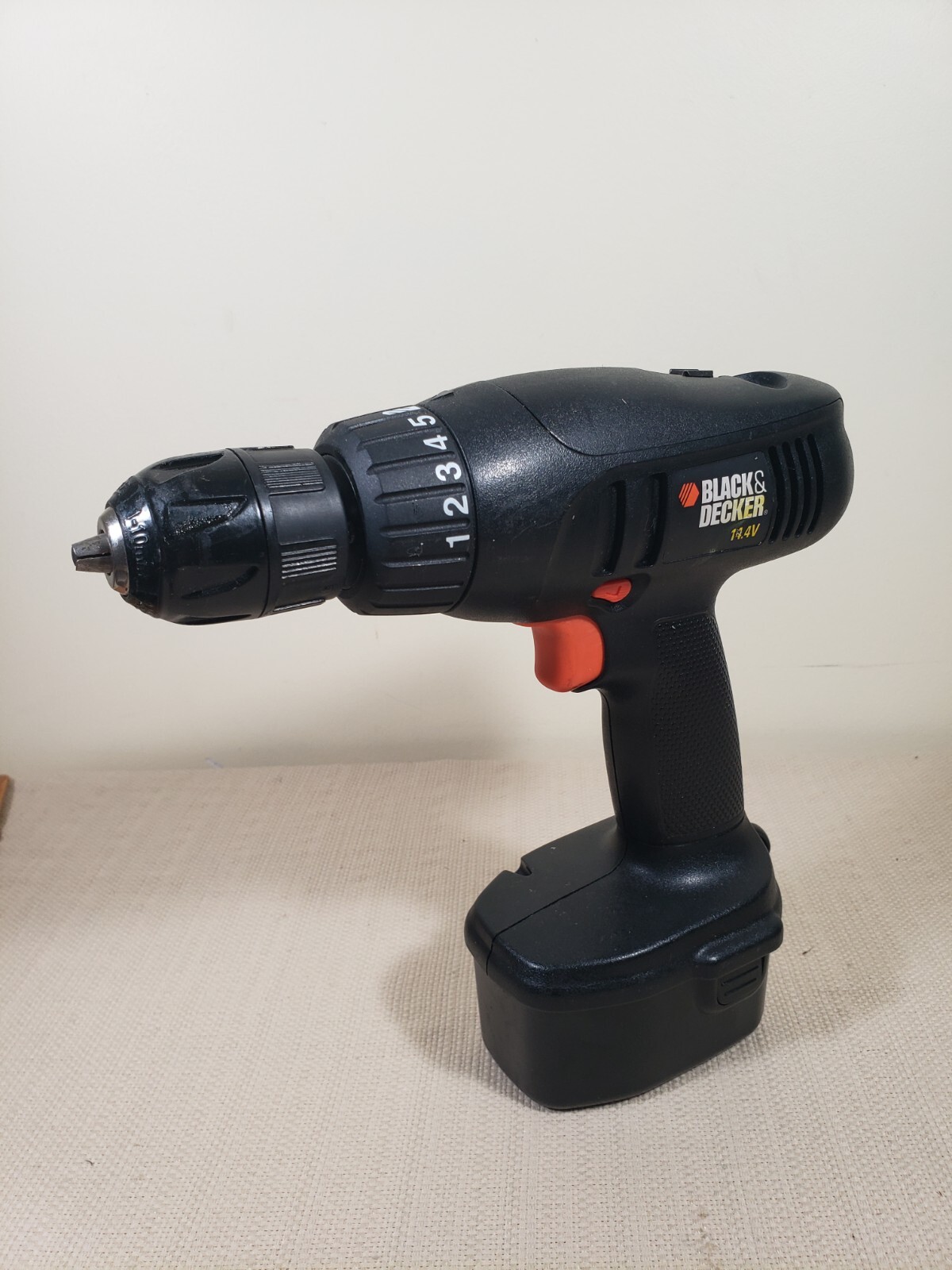 Black & Decker 14.4V PS3625 3/8" Chuck Type 3 Cordless w/ a Battery Pack