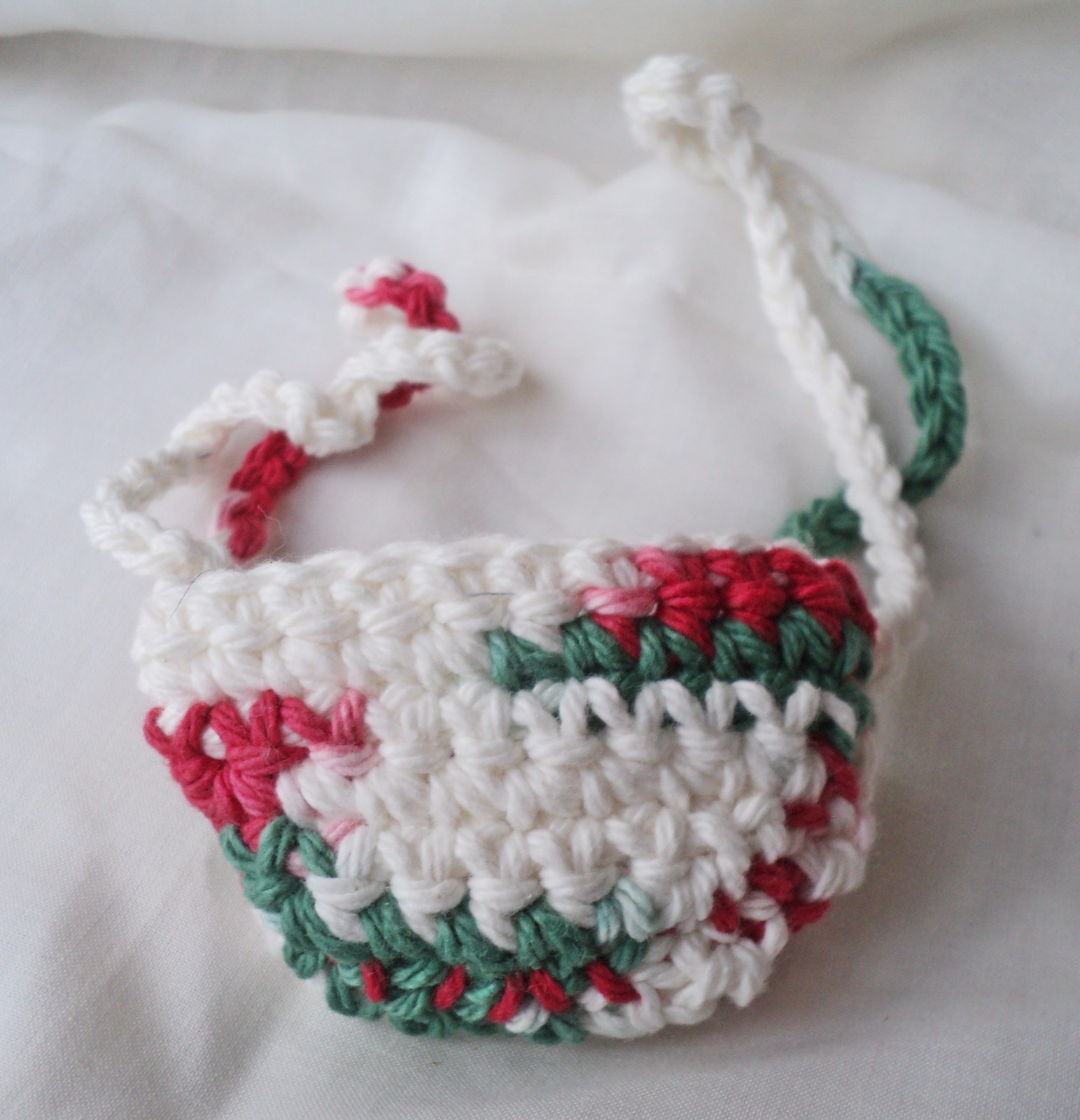 New Hand Crochet White Red & Green Cotton NOSE WARMER Winter Sports Clothing