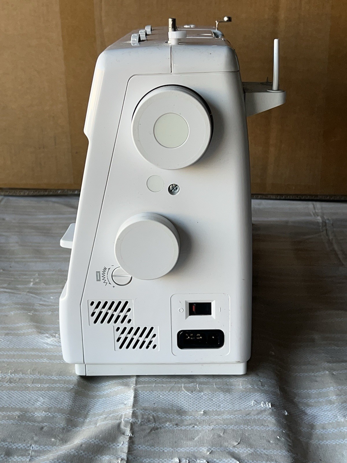 Husqvarna White Patterned Electric E20 Viking Sewing Machine (Body Only)