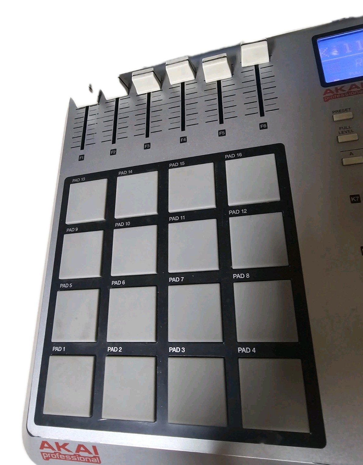 Akai Pro MPD24 USB MIDI Controller with Display - 16 Velocity Sensitive Pads.