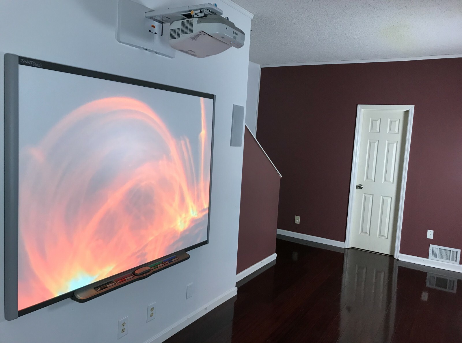 Interactive Smart Board & Projector Combo For Classroom / Office Professionals