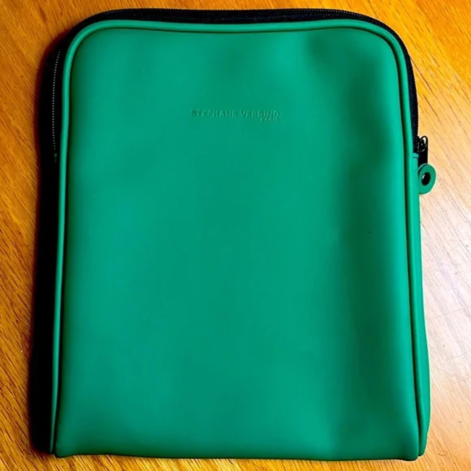 Stephane Verdino vertical carrier for tablet, e-reader, or notebook. 10.5” x 8”