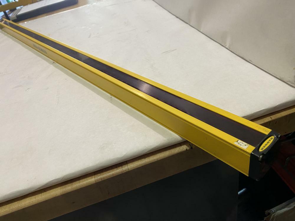 BANNER MINI SCREEN # MSE4824Y Light Curtain
