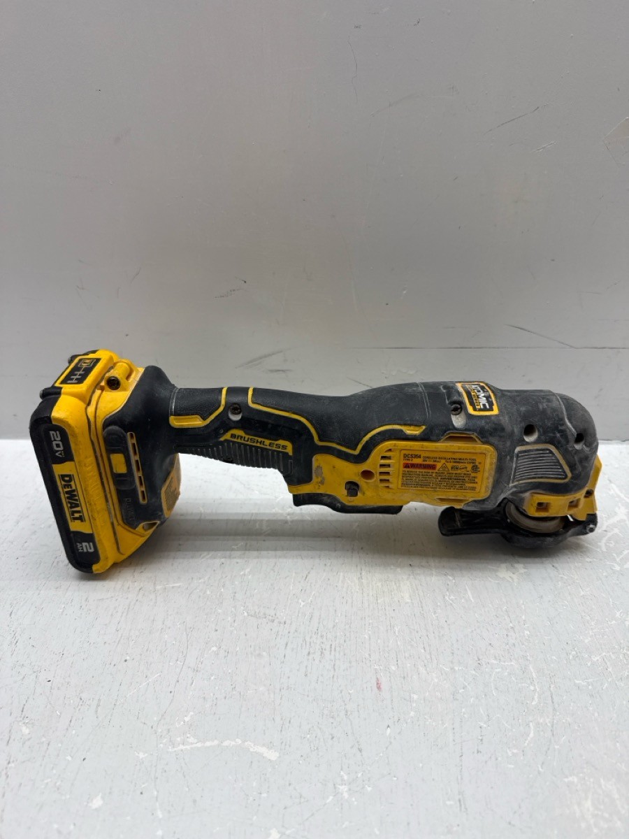 DEWALT DCS354 20V Max Atomic Oscillating Multi-Tool with 2Ah Battery Bundle