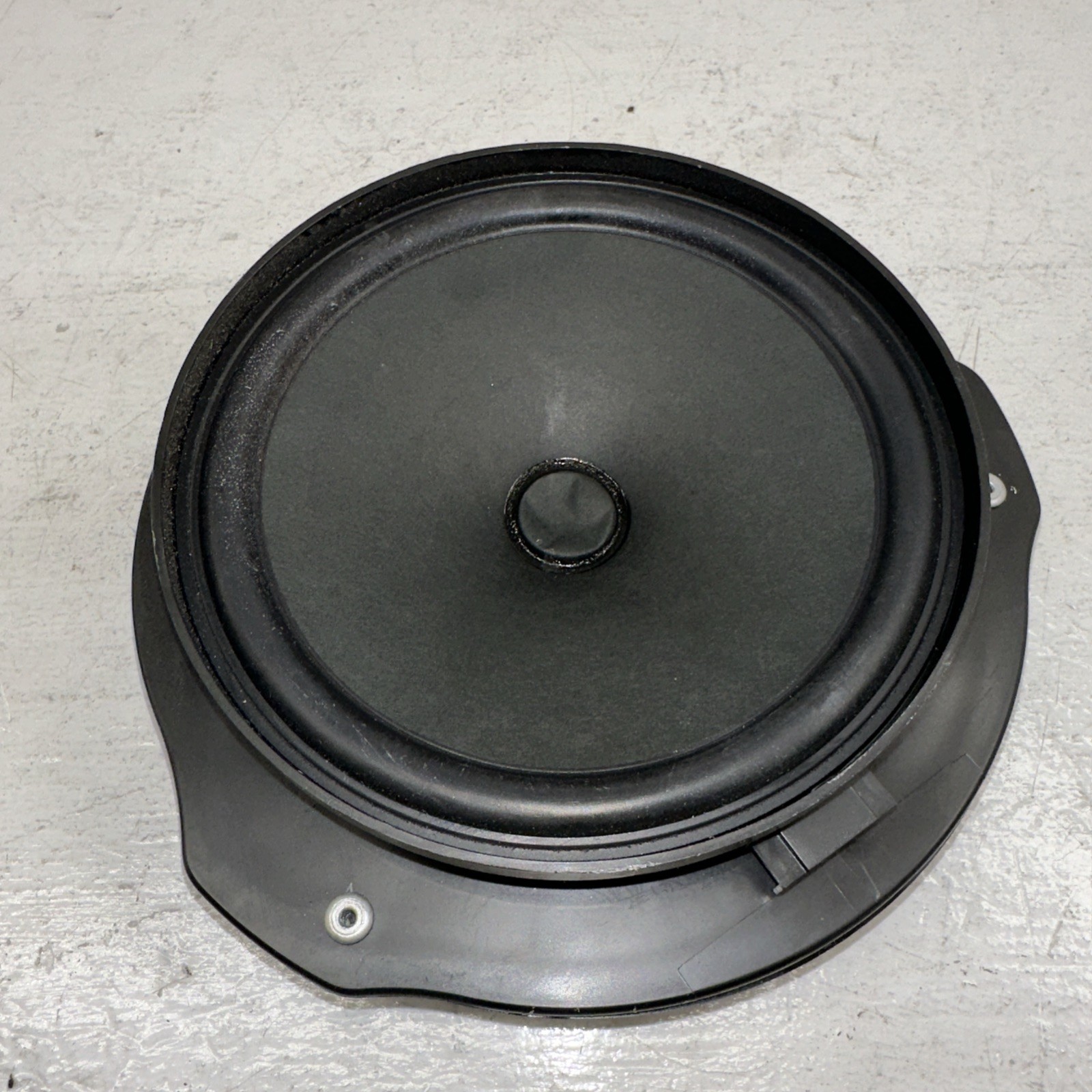 # MERCEDES BENZ C CLASS C204 2014 FRON DOOR SPEAKER FITS RIGHT A2049062401