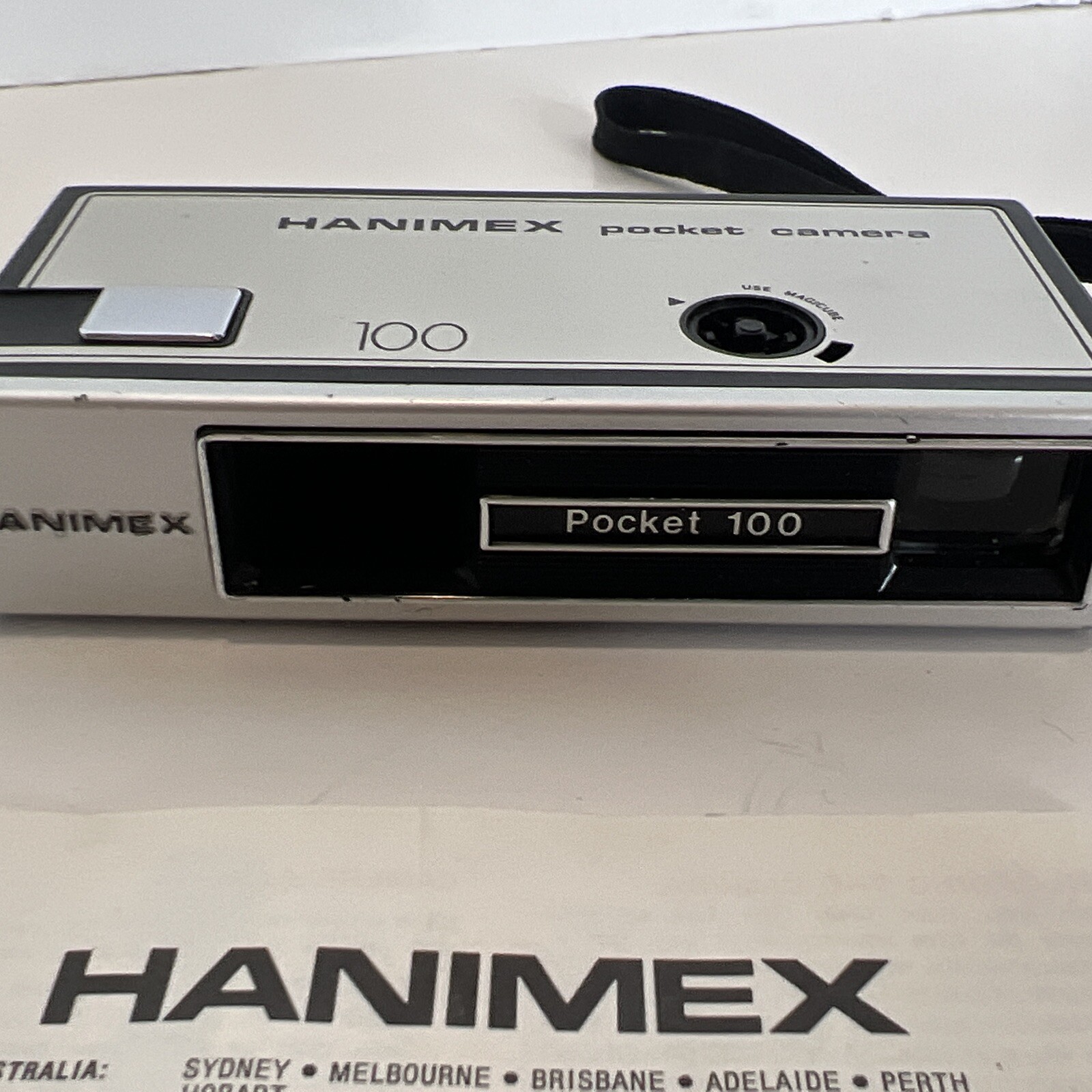 Hanimex Pocket Camera 100 with Flash cubes Nice Vintage 110