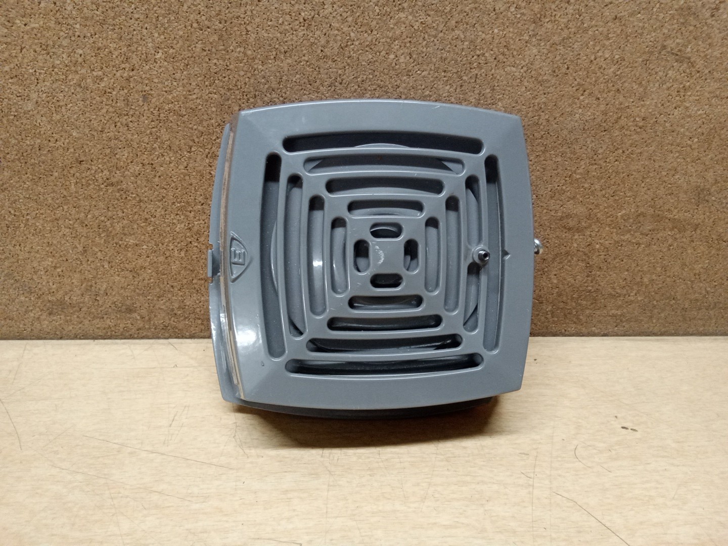 Edwards Signaling 874-G5 Furface Horn (Damage)
