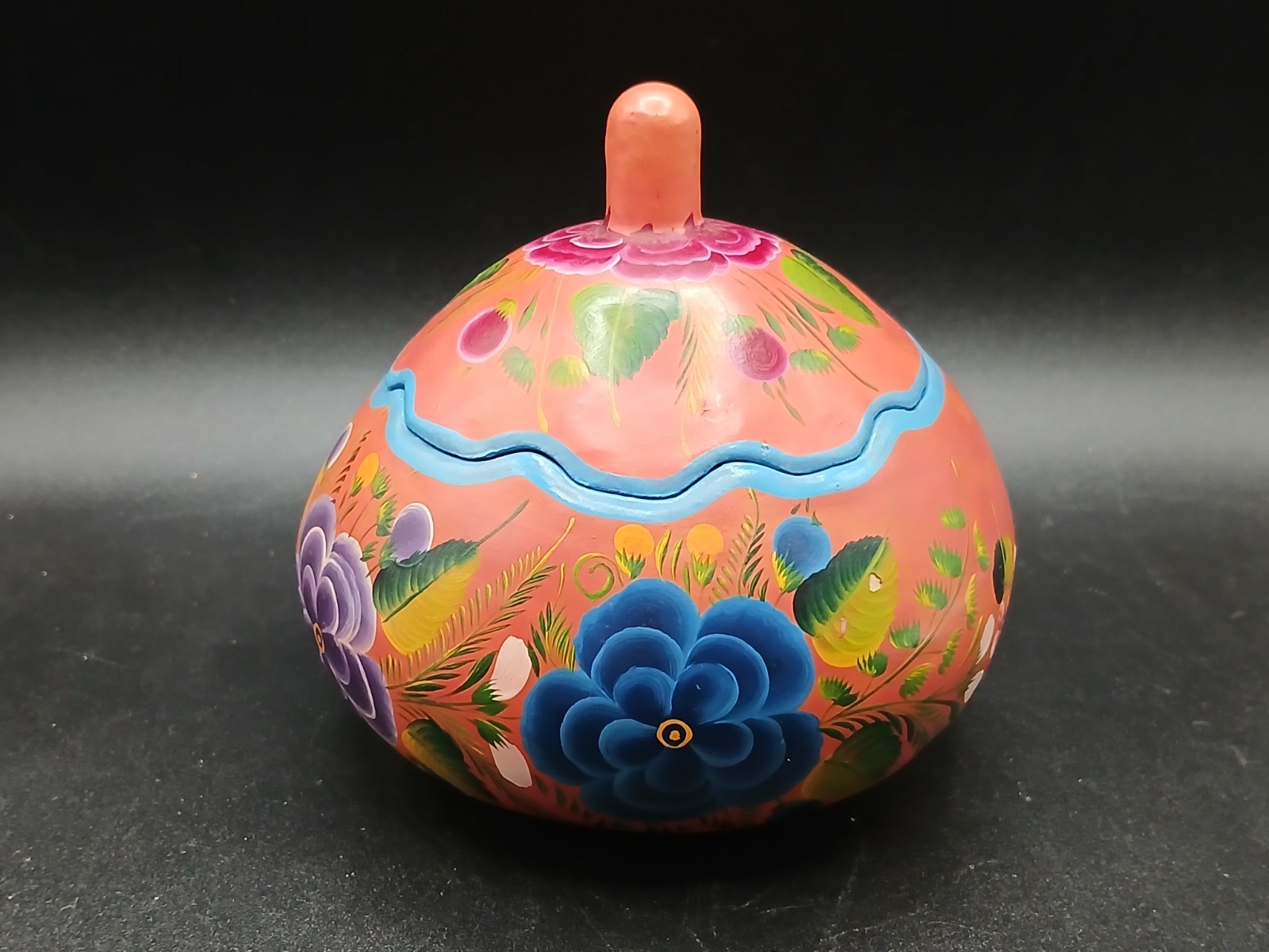 Handmade GORD carved FOlk Art tourist souvenir BOWL with Lid Floral Flower