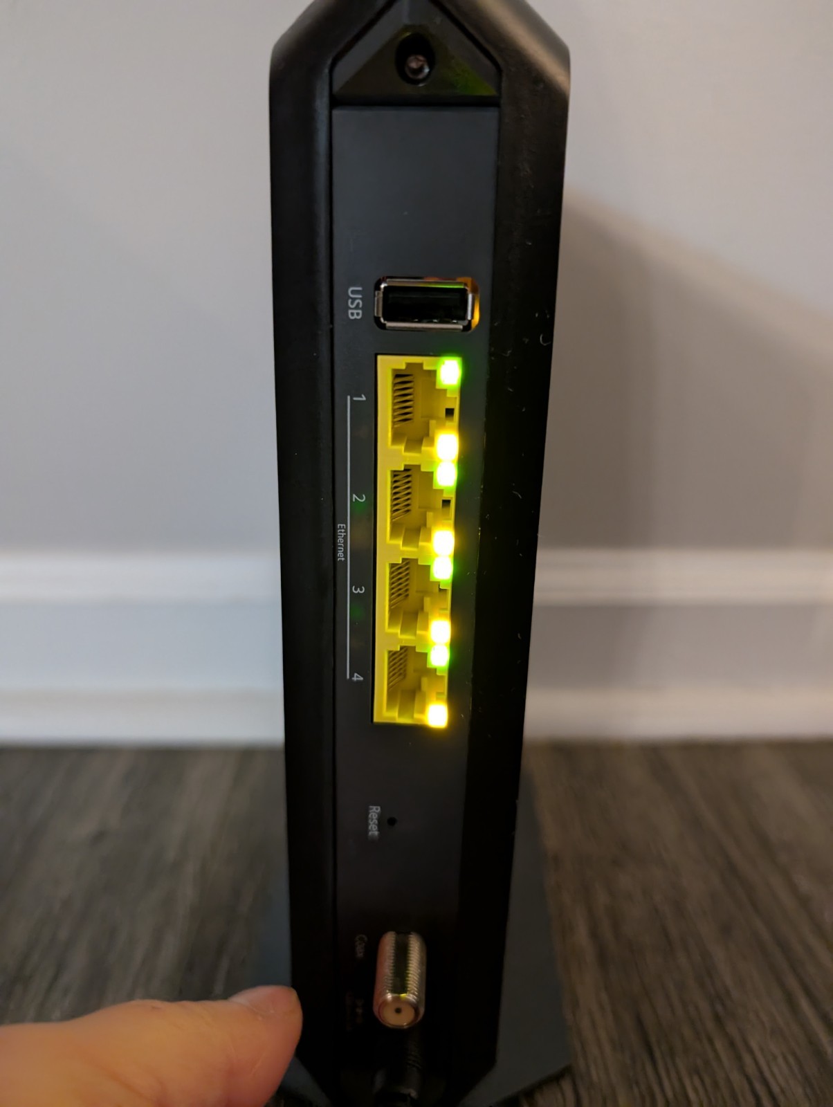 NETGEAR Nighthawk C7000v2 AC1900 Wi-Fi Cable Modem Router! Tested! Read!